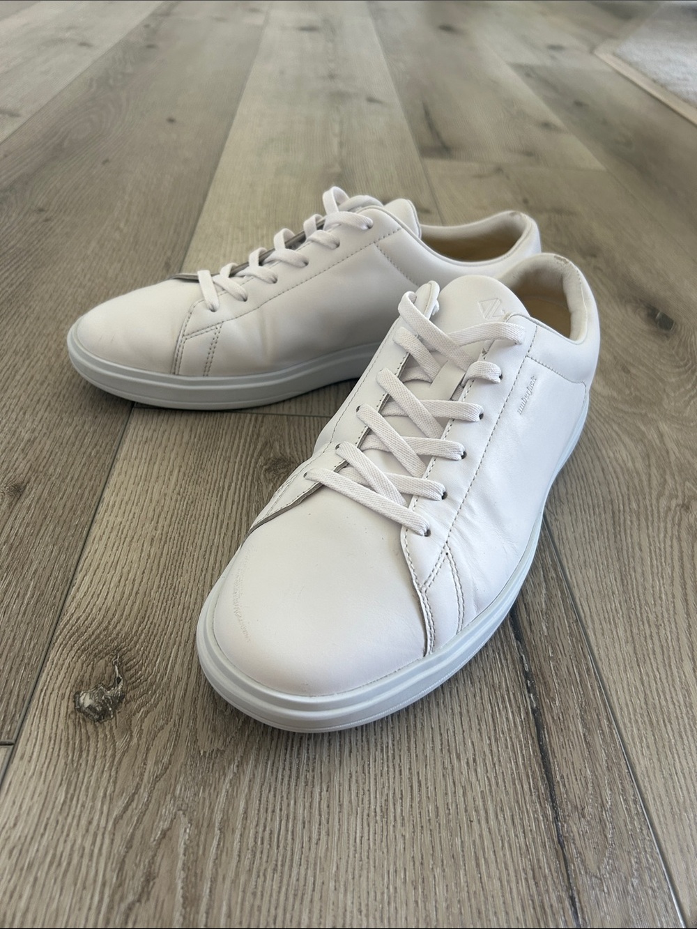 Amberjack White Shoes
